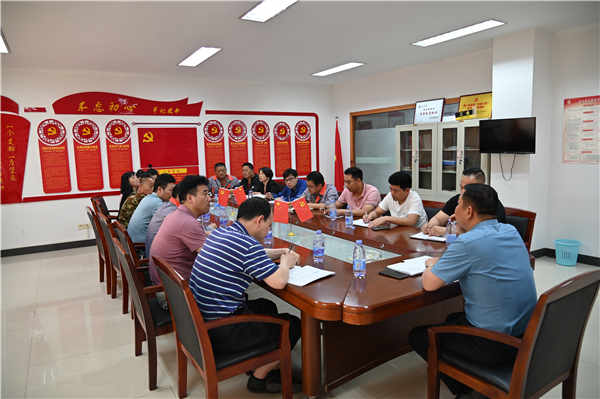 召开党史学习教育动员培训会.JPG